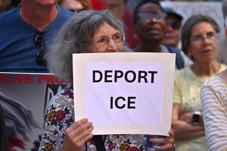 Labor Day protest at Trump Tower in Chicago protesta