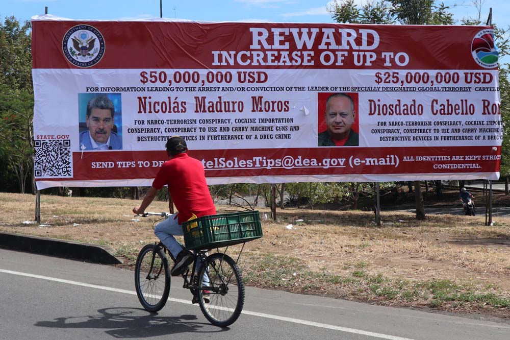 Valla con recompensa por Maduro y Cabello aparece en la frontera de Colombia con Venezuela