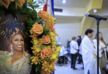 Cubanos en EE.UU. celebran a Celia Cruz como una "diosa" que "triunfó ante el comunismo"