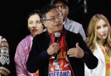 Petro dice que no tiene "nada que congelar" en EE.UU., tras sanciones financieras de Trump Gustavo Petro,