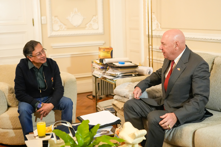 Petro se reúne con el encargado de negocios de EE.UU. en medio de la crisis diplomática Petro