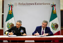 México y EE.UU. revisan "cooperación marítima" tras ataque a embarcaciones en el Pacífico Juan Ramón de la Fuente (d), y al titular de la Secretaría de Marina, Raymundo Morales,