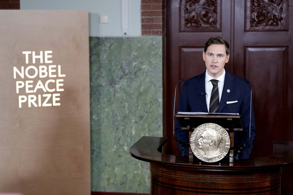El presidente del Comit&eacute; Nobel,&nbsp;Jorgen Watne Frydnes, anuncia que la l&iacute;deropositora venezolana&nbsp;Mar&iacute;a Corina Machado&nbsp;es la galardonada con el&nbsp;Premio Nobel de la Paz 2025, en el&nbsp;Instituto Nobel Noruego&nbsp;en&nbsp;Oslo, Noruega, el&nbsp;10 de octubre de 2025.
