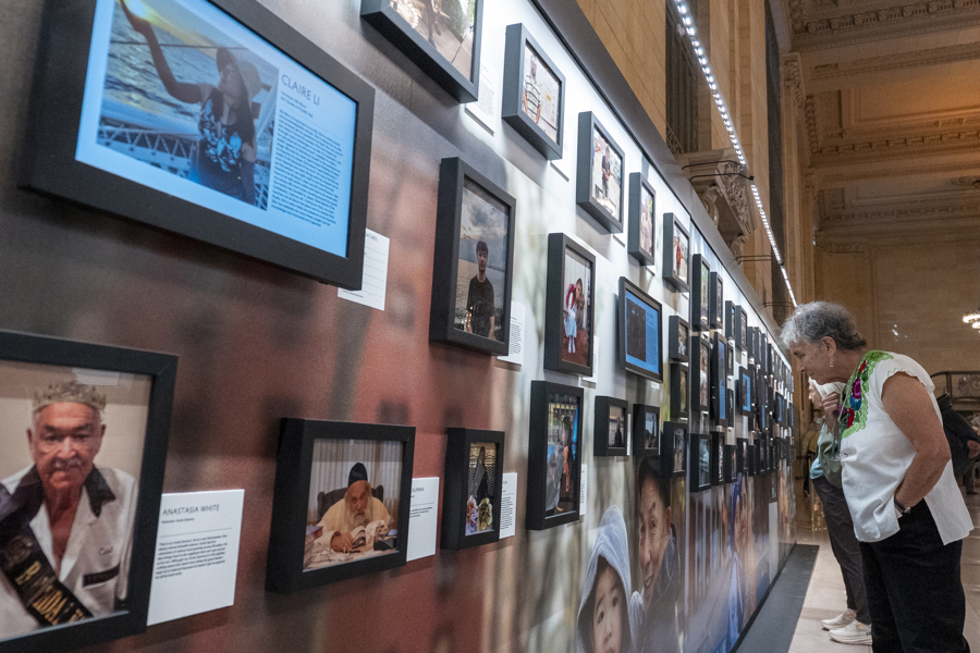 Los retratos e historias de los ciudadanos de Nueva York se toman la estaci&oacute;n Gran Central