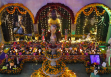 Un altar de muertos en México recuerda a los astros del fútbol Pelé y Maradona Altar de muertos en oeste de México recuerda a los astros del fútbol Pelé y Maradona