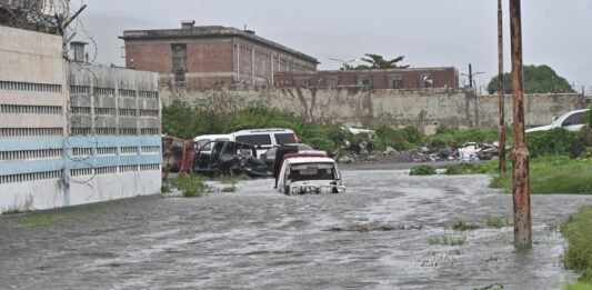 El potente huracán Melissa toca tierra en Jamaica con categoría 5