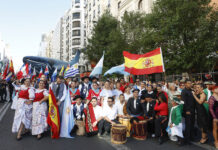 La Comunidad de Madrid celebra su Gran Cabalgata de la Hispanidad con la participación de agrupaciones folclóricas de América Latina