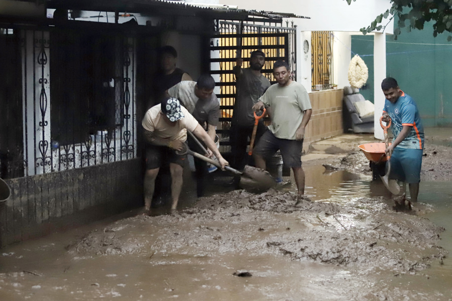 Angustia y destrucción en Huauchinango, un municipio golpeado por las lluvias en México