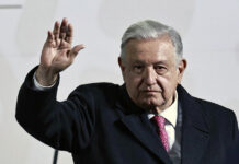 El expresidente mexicano López Obrador reaparece para promocionar su libro 'Grandeza'
