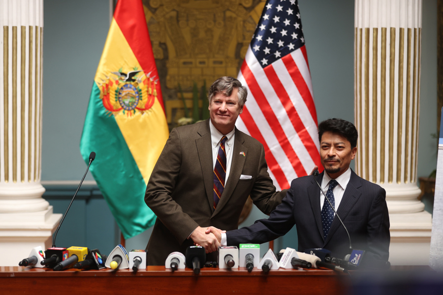 EE.UU. dona 700.000 dólares en medicamentos para VIH en reinicio de relaciones con Bolivia