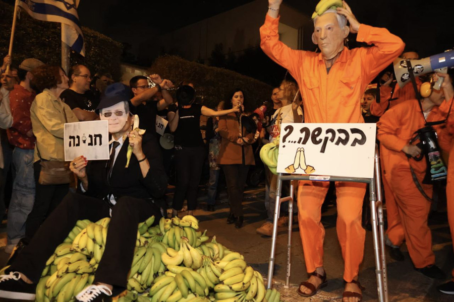 Protestas frente a la casa del Presidente israelí ante posible indulto a Netanyahu Protestas frente a la casa del Presidente israelí ante posible indulto a Netanyahu