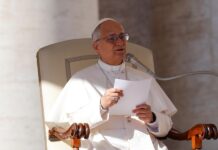 El papa lamenta el trato "extremadamente irrespetuoso" a los migrantes en EE.UU.