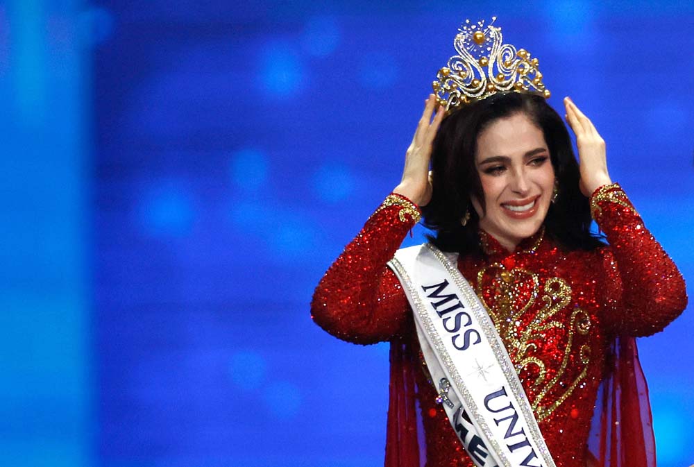 F&aacute;tima Bosch Fern&aacute;ndez, originaria de Teapa, Tabasco, fue coronada&nbsp;Miss Universo 2025&nbsp;enTailandia, convirti&eacute;ndose en la cuarta mexicana en lograr la m&aacute;xima corona