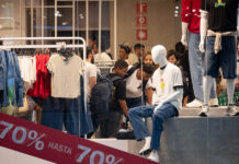 Consumidores compran en línea 11.800 millones de dólares durante el Black Friday Black Friday