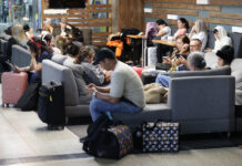 Principal aeropuerto de Venezuela sigue funcionando pese al anuncio de Trump