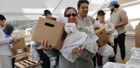 Pop-up food pantries rush to feed families as SNAP benefits stall
