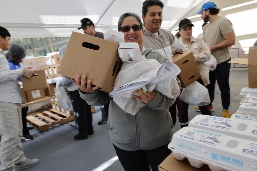 Pop-up food pantries rush to feed families as SNAP benefits stall Pop-up food pantries rush to feed families as SNAP benefits stall