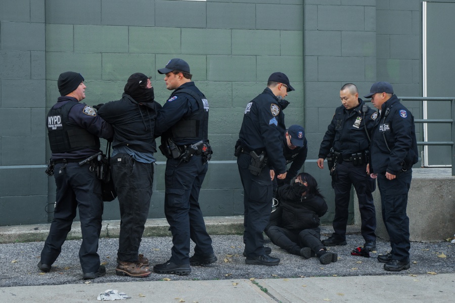 Several arrests as protesters block ICE vehicles in New York