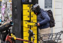 Nueva York inicia red pública de intercambio de baterías para e-bikes repartidor