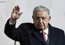 López Obrador reaparece: "Me hiere que busquen exterminar al hermano pueblo de Cuba" El expresidente mexicano López Obrador reaparece para promocionar su libro 'Grandeza'