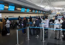 Más de 800 vuelos cancelados en EEUU en "inédita" reducción de tráfico por cierre federal