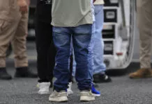 Llegan a Cuba 139 migrantes irregulares deportados por Estados Unidos migrantes