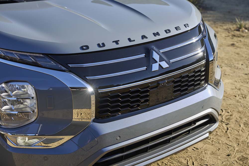 2025 Outlander hood badge - new grille