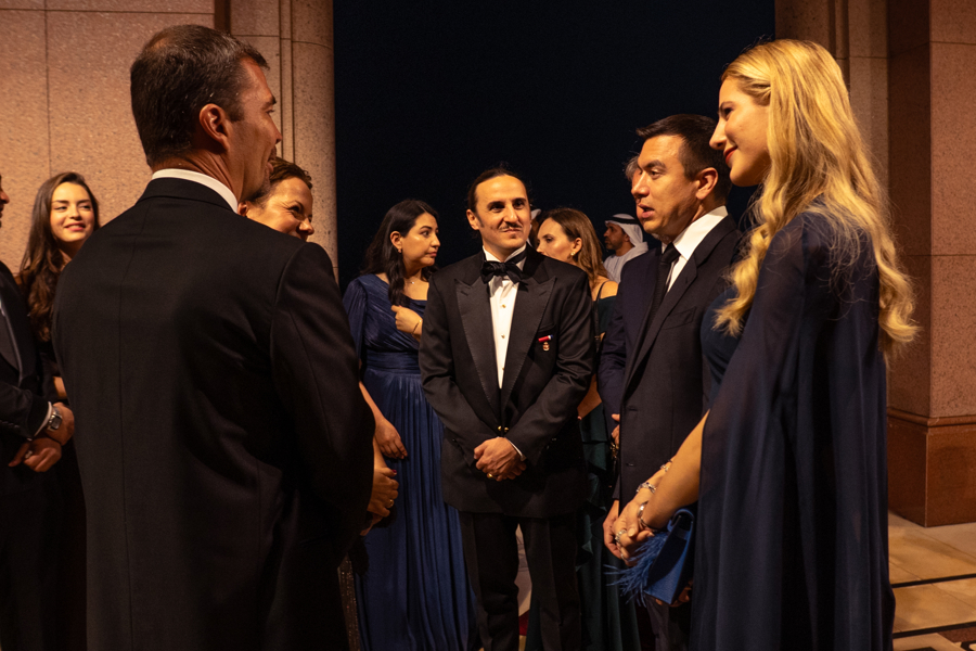 El presidente del Ecuador, Daniel Noboa (2d), junto a la primera dama de Ecuador, Ángela Lavinia Valbonesi Acosta (d), y el VI marqués de Lises, Luis Felipe Fernández-Salvador
