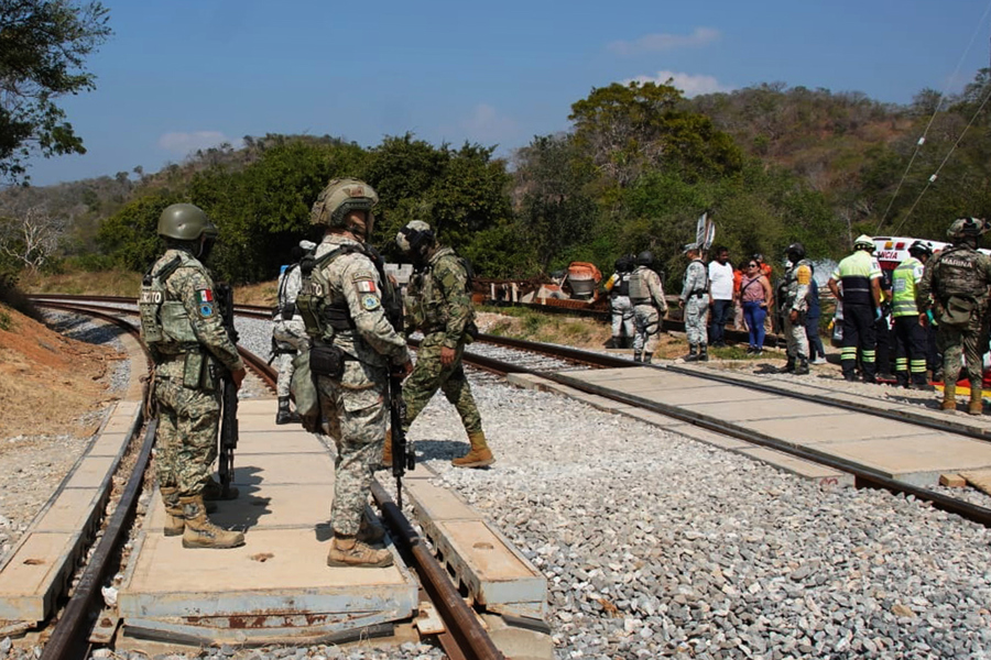 Al menos 13 muertos y 98 heridos tras descarrilamiento del tren Interoceánico en México