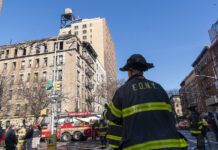 Al menos tres heridos leves en un grave incendio en edificio de viviendas de Nueva York incendio en Nueva York