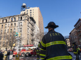 Al menos tres heridos leves en un grave incendio en edificio de viviendas de Nueva York incendio en Nueva York