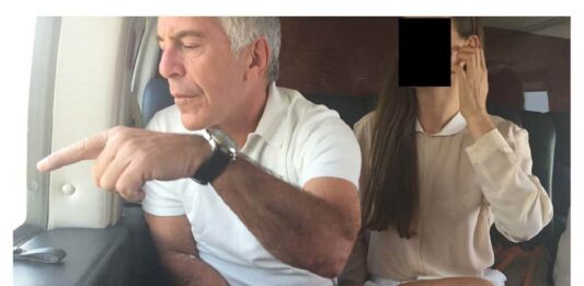 Los demócratas publican nuevas fotos del caso Epstein: Chomsky, pasaportes y mensajes