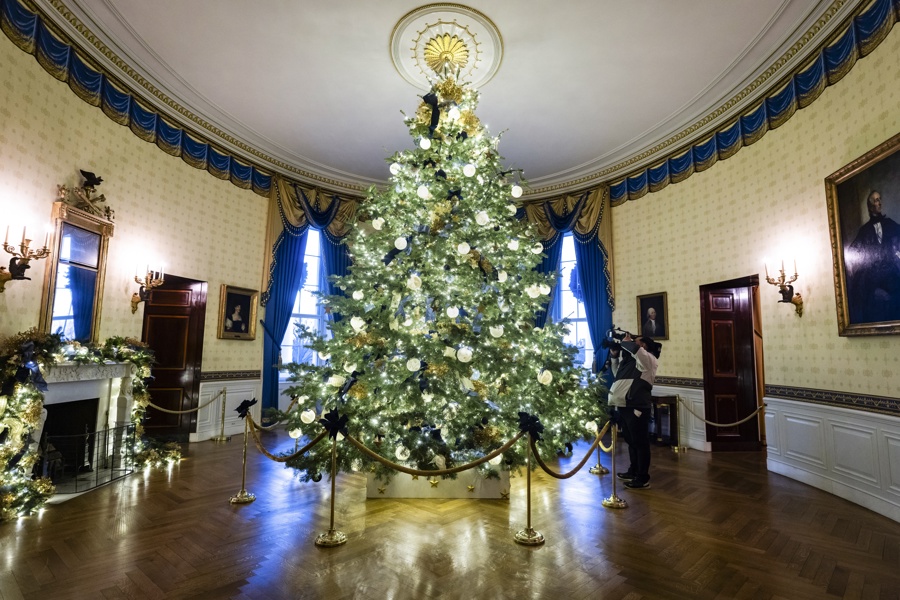 Holiday decorations unveiled at the White House