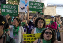 Puertorriqueños protestan por la ley que reconoce al no nacido como persona natural