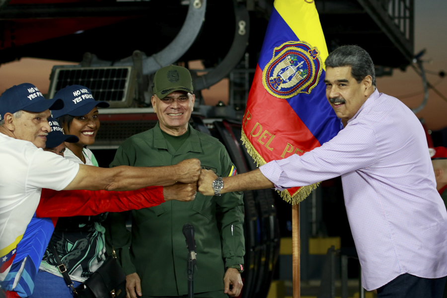 Maduro insiste en su llamado a los militares de Colombia a unirse a Venezuela Maduro