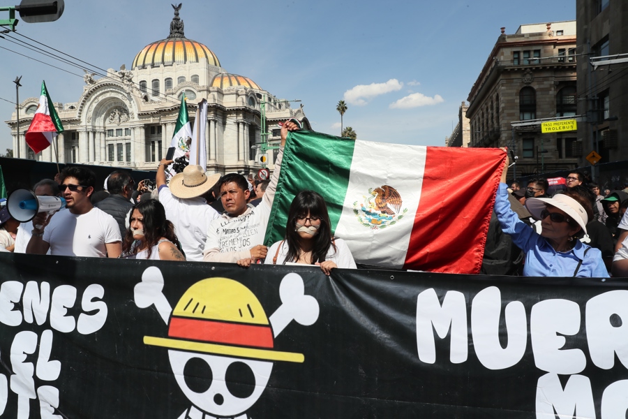 La 'Generaci&oacute;n Z' vuelve a marchar en M&eacute;xico contra la violencia, con menor convocatoria