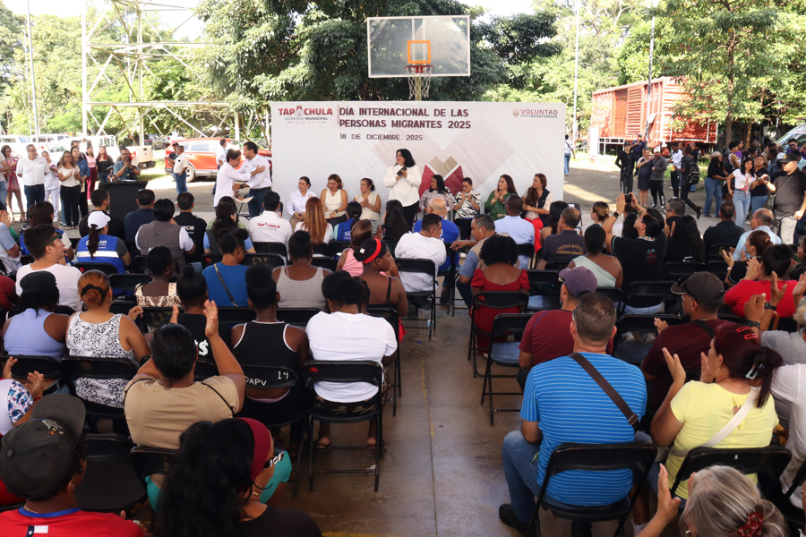 Personas participan en la conmemoraci&oacute;n del D&iacute;a Internacional del Migrante