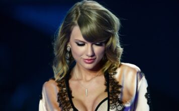 Taylor Swift rompe a llorar al recordar a las niñas asesinadas en Southport, Reino Unido Taylor Swift