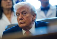 Veintiún fiscales demandan a Trump por desmantelar Protección Financiera del Consumidor Trump