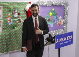 Mamdani nombra comité que trabajará por su agenda de gobierno, con gran presencia latina Mayor-elect Zohran Mamdani visits a childcare center in Manhattan