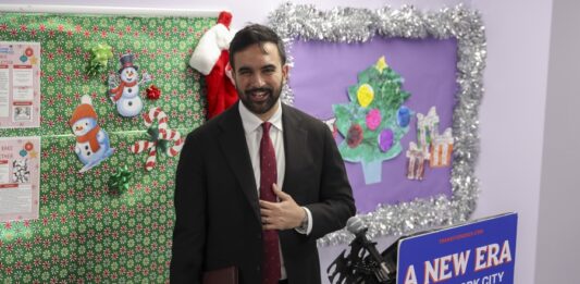 Mamdani nombra comité que trabajará por su agenda de gobierno, con gran presencia latina Mayor-elect Zohran Mamdani visits a childcare center in Manhattan