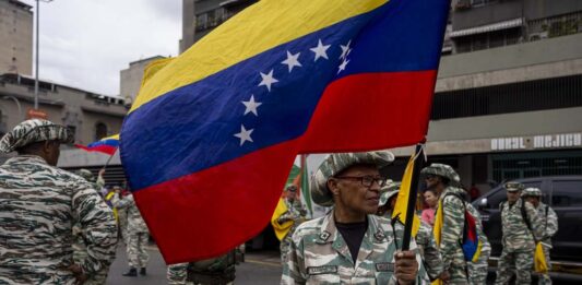 Resistir y agotar al estilo Vietnam, la estrategia chavista ante la "amenaza" de EE.UU.