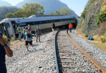Al menos 13 muertos y 98 heridos tras descarrilamiento del tren Interoceánico en México