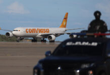 Aterriza en Venezuela vuelo de migrantes desde EE.UU. entre tensiones por espacio aéreo Aterriza en Venezuela vuelo de migrantes desde EE.UU. entre tensiones por espacio aéreo