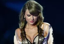 Taylor Swift rompe a llorar al recordar a las niñas asesinadas en Southport, Reino Unido Taylor Swift