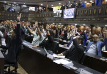 Asamblea venezolana aprueba ley que da 20 años de cárcel a quien apoye "piratería" de EEUU