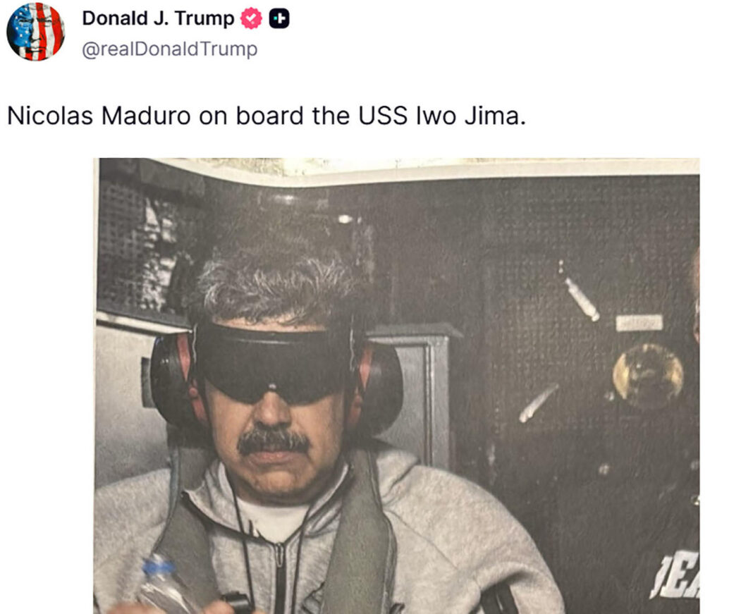 Donald Trump publica una foto de Maduro esposado y con los ojos tapados