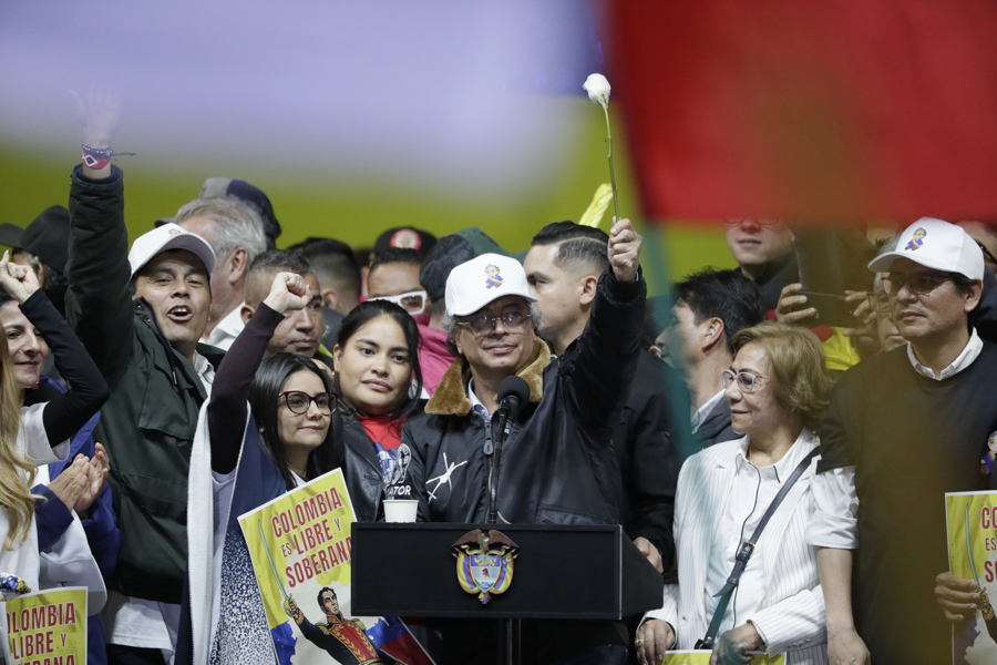Petro habló con Delcy Rodríguez y le propuso un diálogo tripartito con Estados Unidos