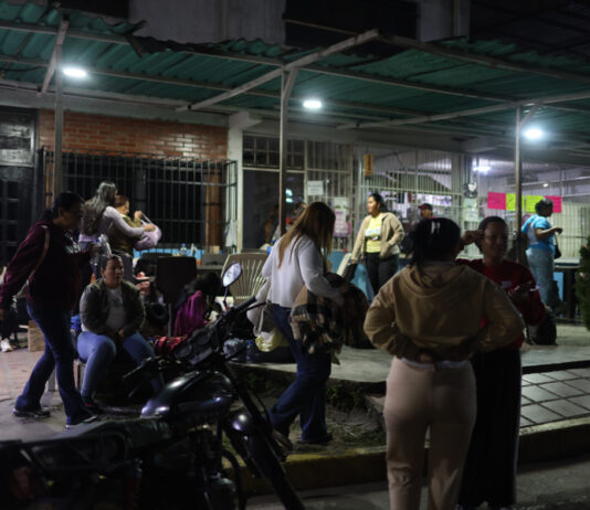 Oposición en diálogo celebra nuevas excarcelaciones en Venezuela e insiste que sean todos