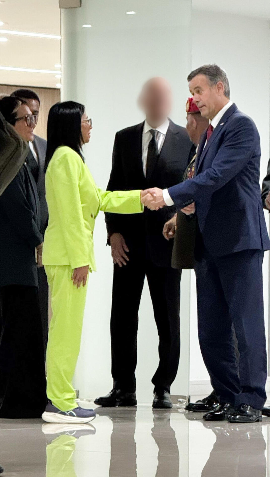 Delcy Rodr&iacute;guez se reuni&oacute; con el director de la CIA en Caracas, seg&uacute;n medios de EE.UU.